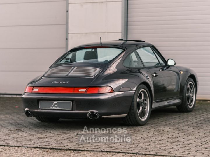 Porsche 911 / 993 Carrera - 1