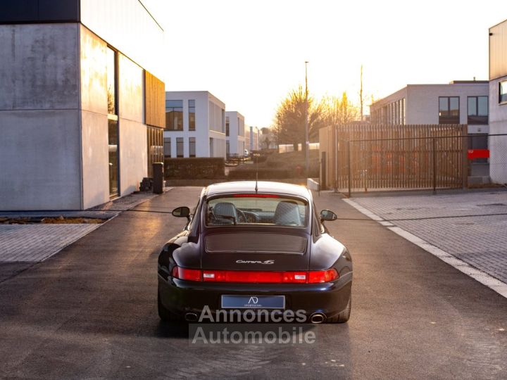 Porsche 911 / 993 Carrera - 4