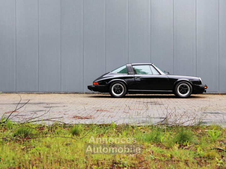 Porsche 911 2.7S Targa 2.7L Flat Six producing 165 bhp - 4