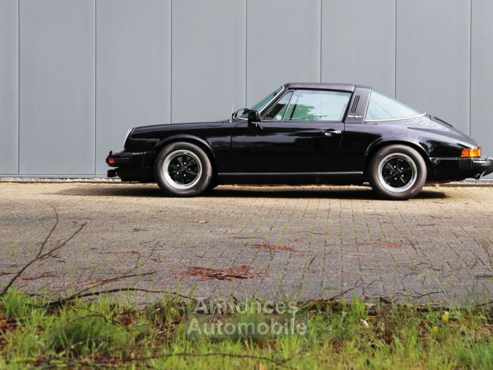 Porsche 911 2.7S Targa 2.7L Flat Six producing 165 bhp - 31