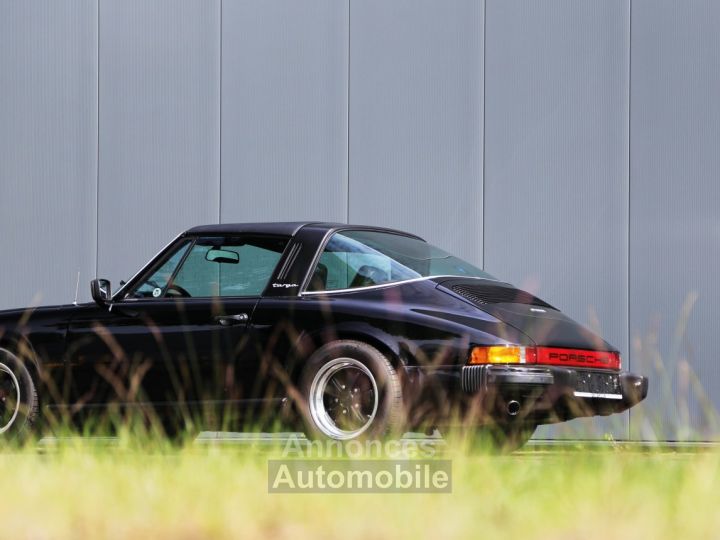 Porsche 911 2.7S Targa 2.7L Flat Six producing 165 bhp - 33