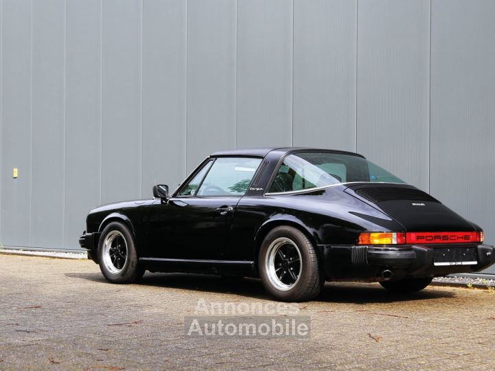 Porsche 911 2.7S Targa 2.7L Flat Six producing 165 bhp - 35