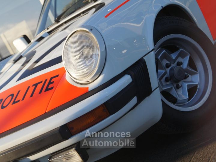 Porsche 911 3.0 SC Targa Rijkspolitie “Alex 82” - 3