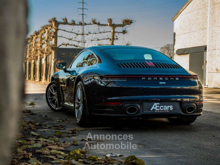 Porsche 911 992 CARRERA 4 - 3