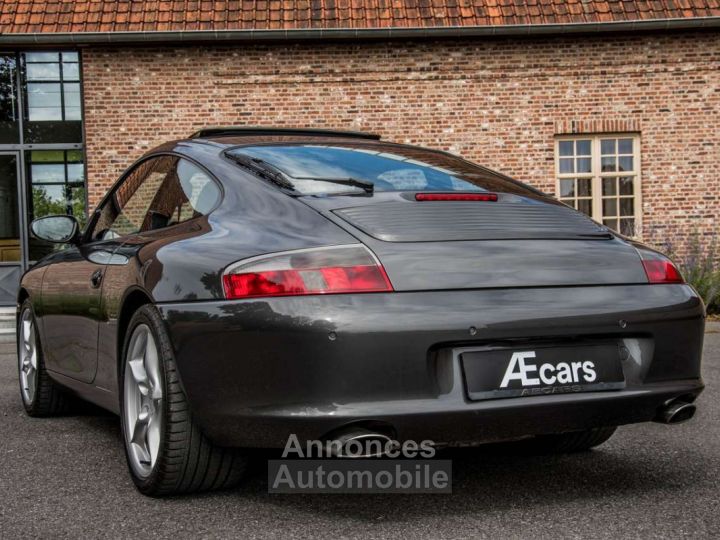 Porsche 911 996 CARRERA 4 - 5