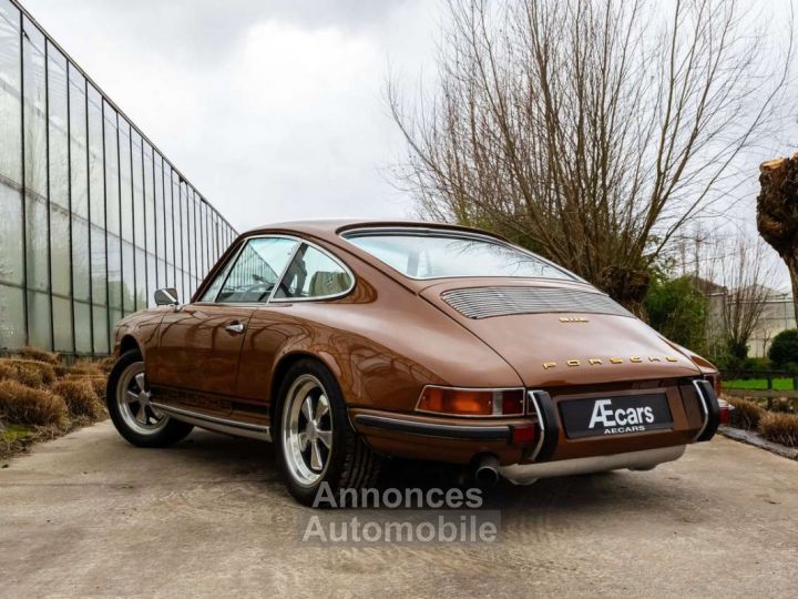 Porsche 911 E MANUAL MATCHING NUMBERS COLLECTORS ITEM - 1