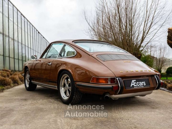 Porsche 911 E MANUAL MATCHING NUMBERS COLLECTORS ITEM - 36