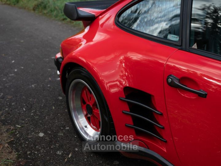 Porsche 911 Turbo (930) - 3