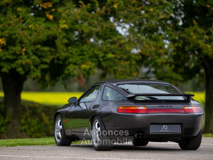 Porsche 928 - 1