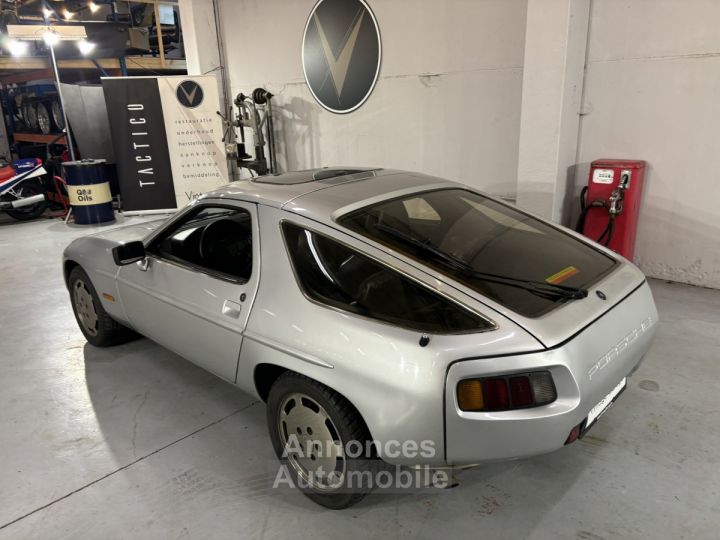 Porsche 928 - 16