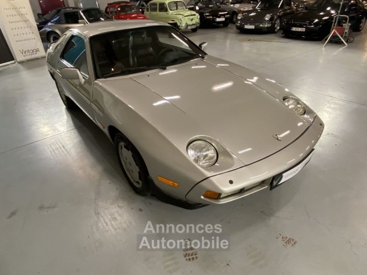 Porsche 928 S - 8