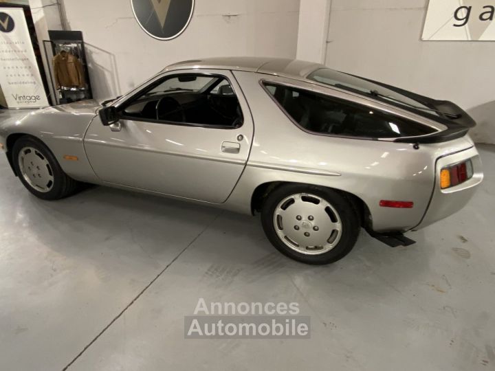 Porsche 928 S - 13