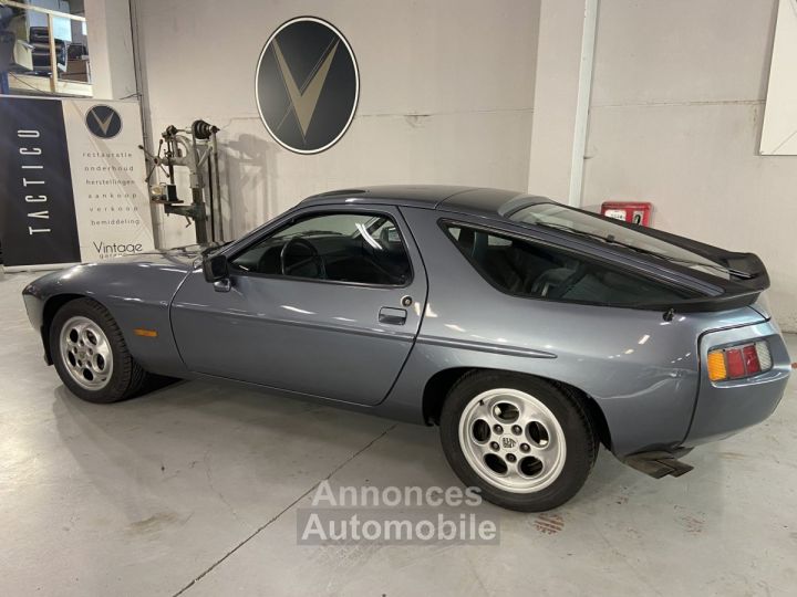 Porsche 928 S - 13