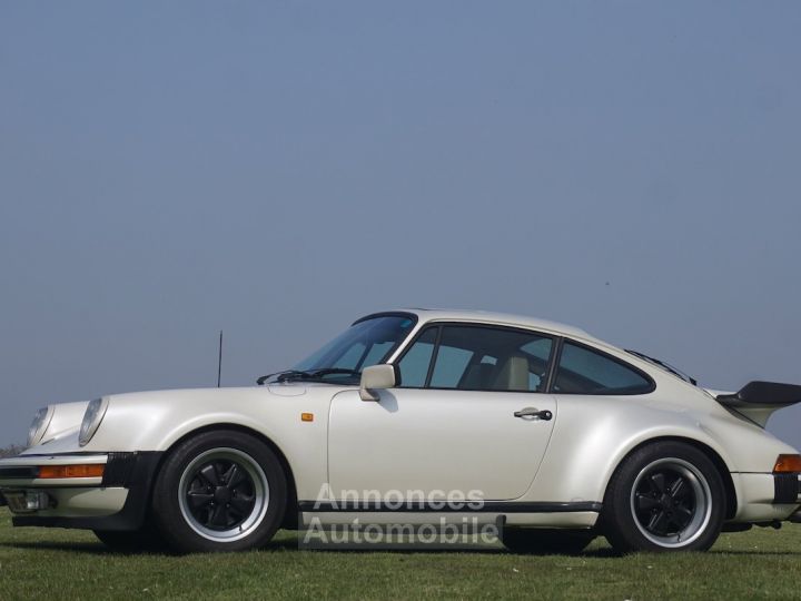 Porsche 930 Turbo - 1