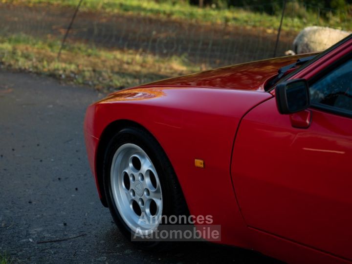 Porsche 944 Turbo - 8