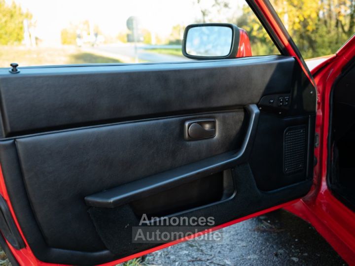 Porsche 944 Turbo - 32