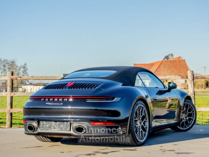 Porsche 992 911 Carrera S Cabrio 3.0 PDK 450PK - HISTORIEK - APPLE CARPLAY - 360° - SPORTUITLAAT - BOSE - ACTIVE SAFE - 64