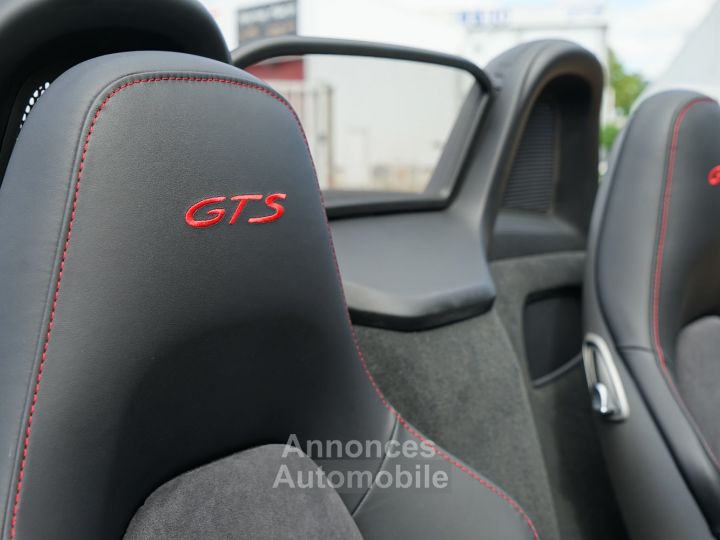 Porsche Boxster 981 GTS PDK - Parfaitement Optionné (Pack Intérieur GTS, Carbone, Sièges Sport Plus, BOSE, ...) - Carnet 100% PORSCHE - Révisée 07/2024 - Gar. 12 Mois - 36