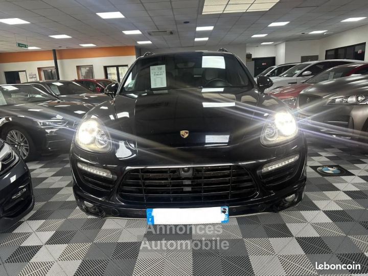 Porsche Cayenne Turbo V8 - 1