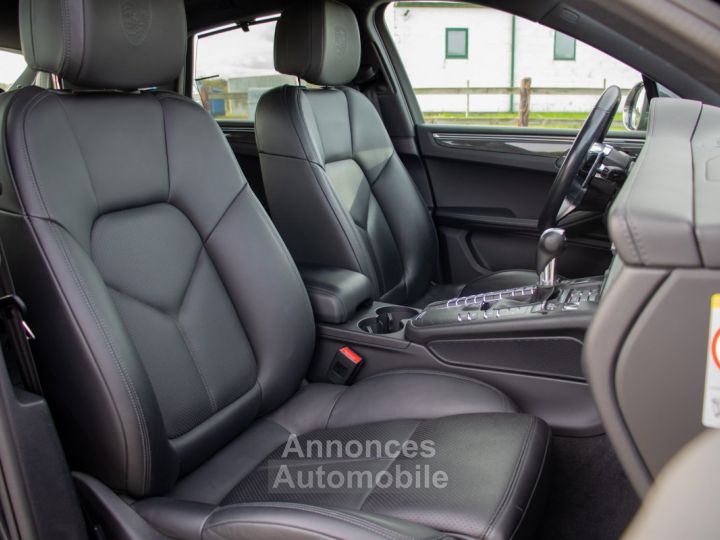 Porsche Macan 2.0 Turbo PDK 4X4 - 1STE EIGENAAR - TREKHAAK - APPLE CARPLAY - KEYLESS START - BOSE - PANO DAK - 17