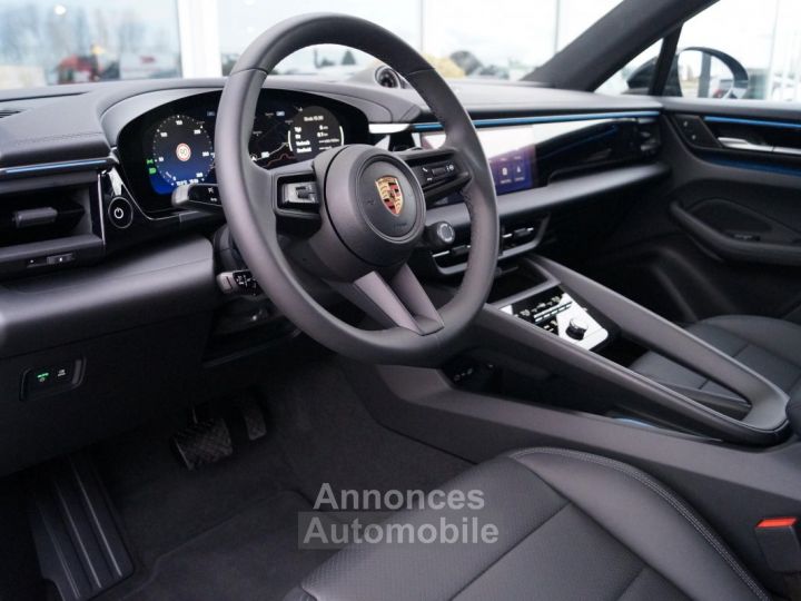 Porsche Macan 4 Electric Peformance PANO TREKHAAK ACC - 14