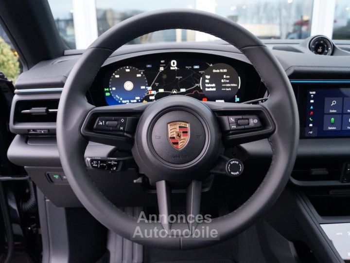 Porsche Macan 4 Electric Peformance PANO TREKHAAK ACC - 17