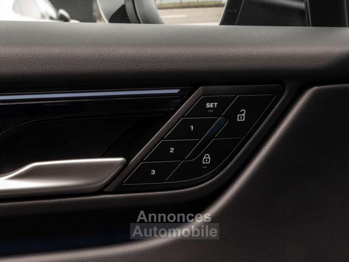 Porsche Macan 4 EV-100KW-AUGMENTED HUD-DISPLAY-22RS-PANO-FULL - 26