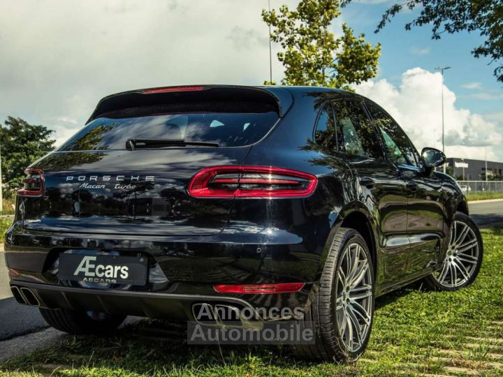 Porsche Macan TURBO - 2