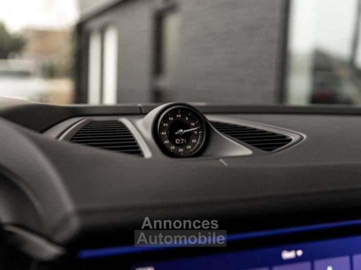 Porsche Macan TURBO EV 22-AIR-ACHTERAS-MATR-PANO-INNO-AUGM.HUD - 30