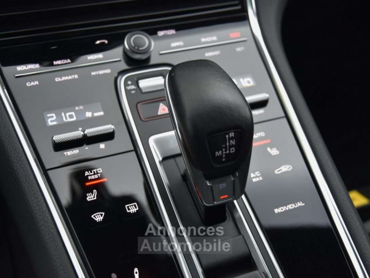 Porsche Panamera 4 HYBRID 10 YEARS EDITION - 30