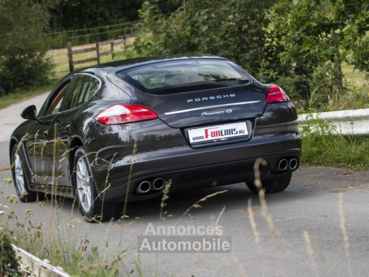 Porsche Panamera 4S - 8