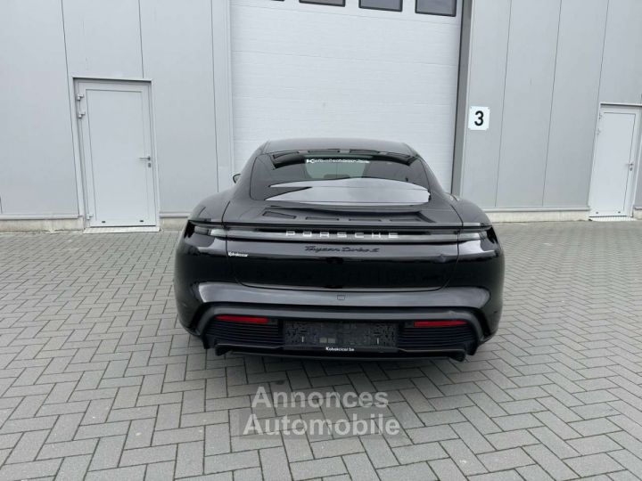 Porsche Taycan 93.4 kWh Turbo S -- PACK CARBON TOIT PANO - 5