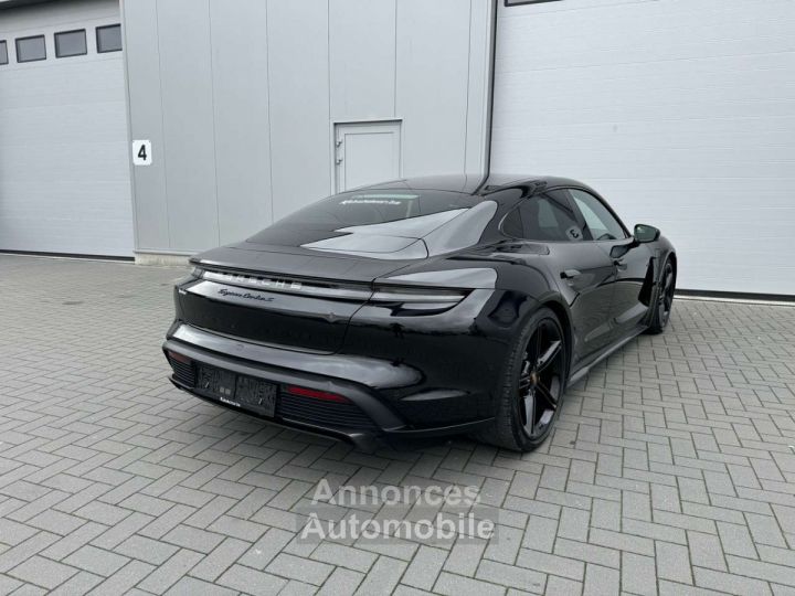 Porsche Taycan 93.4 kWh Turbo S -- PACK CARBON TOIT PANO - 6