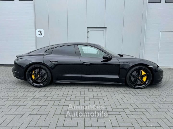 Porsche Taycan 93.4 kWh Turbo S -- PACK CARBON TOIT PANO - 7