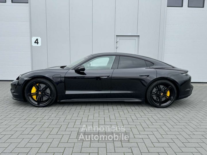 Porsche Taycan 93.4 kWh Turbo S -- PACK CARBON TOIT PANO - 8