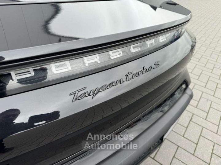 Porsche Taycan 93.4 kWh Turbo S -- PACK CARBON TOIT PANO - 13