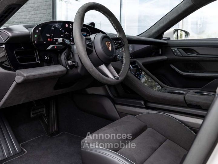 Porsche Taycan GTS SPORTDESIGN-21-AIR-PANO-MATRIX-ACC-360-BOSE - 23