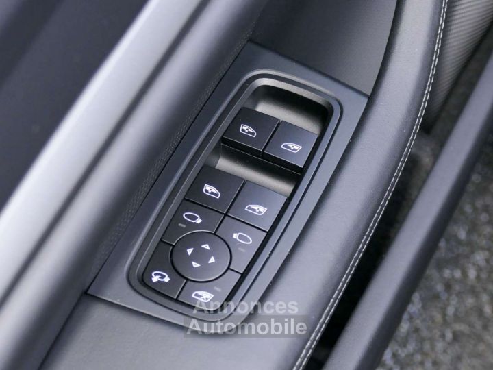 Porsche Taycan Sport Turismo 4S | Passenger screen Bose ... - 17