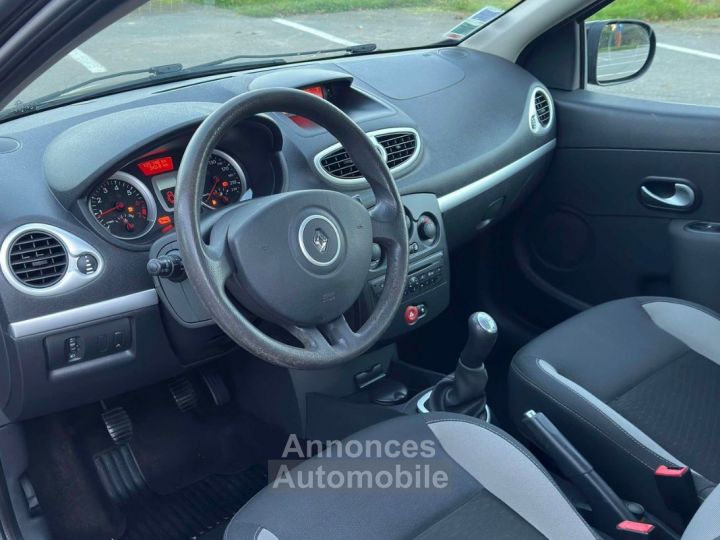 Renault Clio - 11