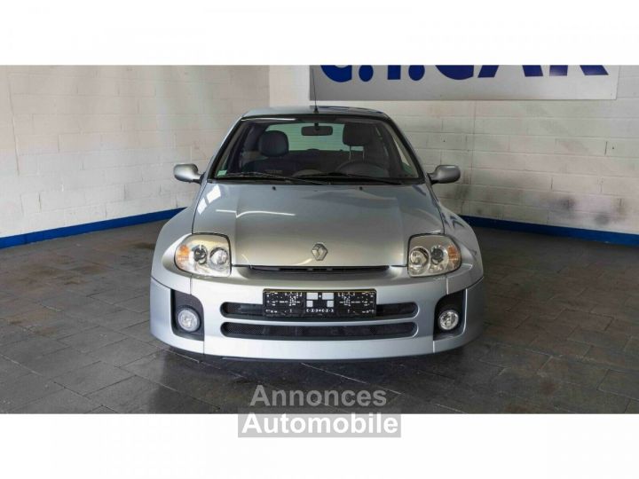 Renault Clio II 3.0 V6 Sport - 3