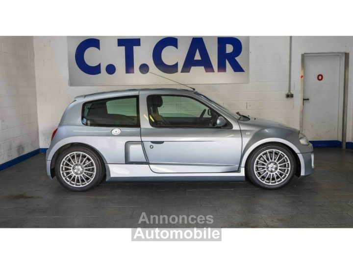 Renault Clio II 3.0 V6 Sport - 4