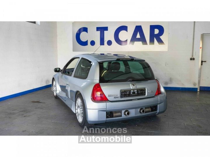 Renault Clio II 3.0 V6 Sport - 5