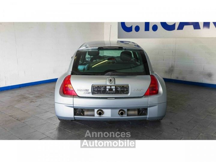 Renault Clio II 3.0 V6 Sport - 6