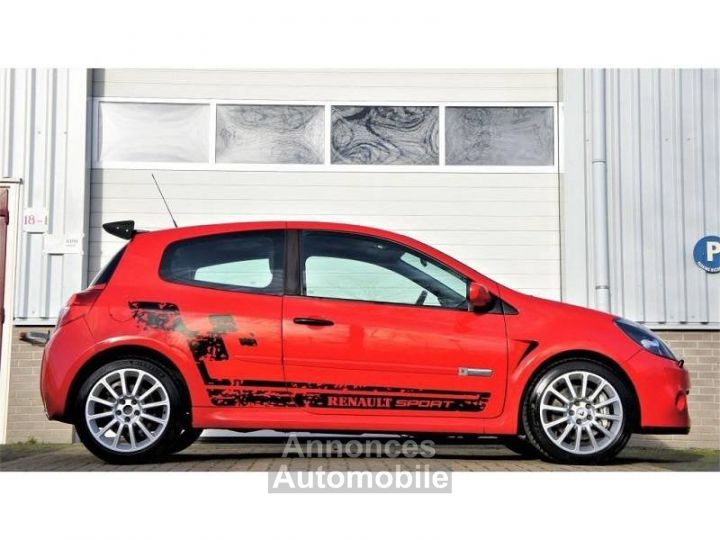 Renault Clio III 2.0 16v 200ch Sport - 4