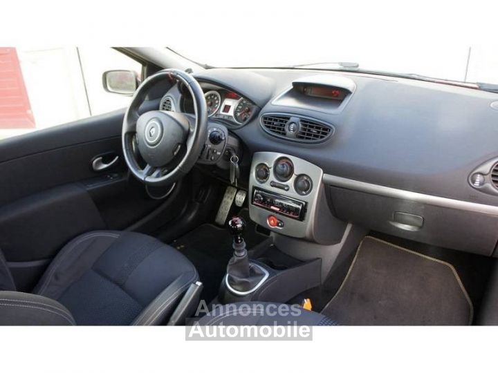 Renault Clio III 2.0 16v 200ch Sport - 7