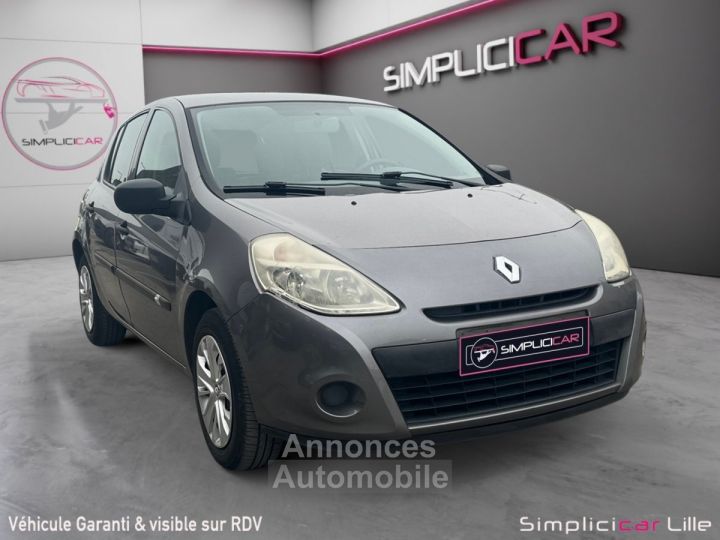 Renault Clio III 5 portes - 1