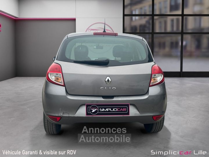 Renault Clio III 5 portes - 6