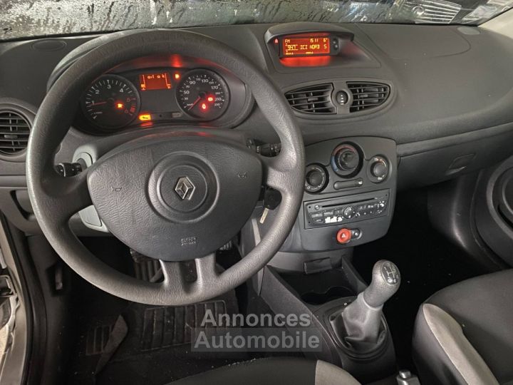 Renault Clio III (B/C85) 1.5 dCi 70ch Authentique 5p - 2