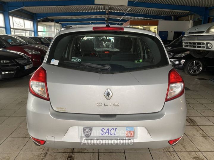 Renault Clio III (B/C85) 1.5 dCi 70ch Authentique 5p - 4