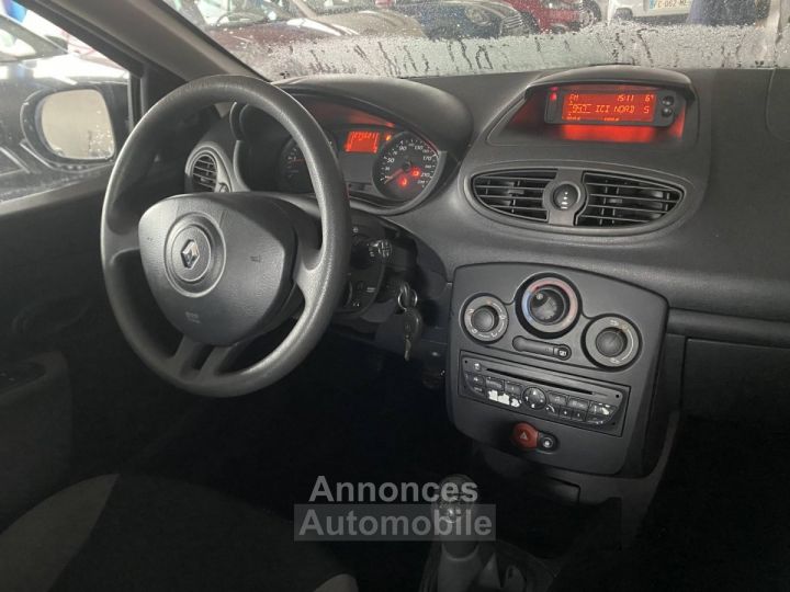 Renault Clio III (B/C85) 1.5 dCi 70ch Authentique 5p - 9